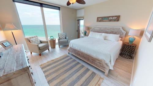 Luxurious 3 BR SkyHome with Panoramic Ocean Views and Steps From The Beach
