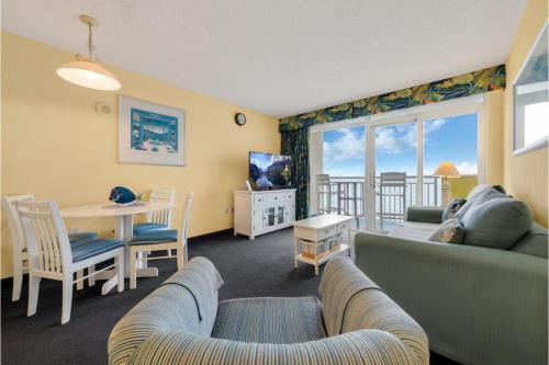 Baywatch Resort 1004 - Ocean front 1 bedroom with pets welcome in the off season