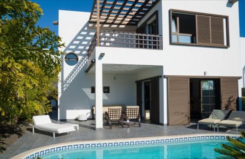 Sea views modern villa for relaxing holidays
