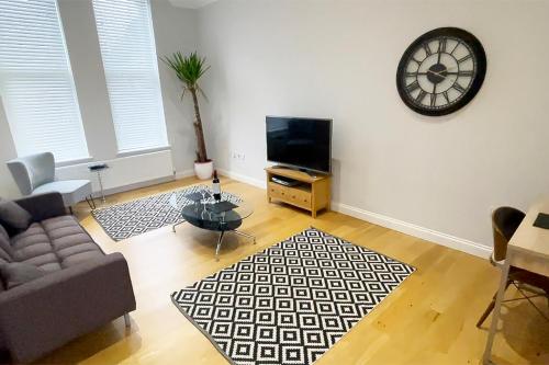Continental Apartments Farnborough with Free Wi-Fi, NETFLIX & Parking