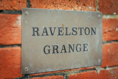 Ravelston Grange - stylish, spacious garden flat