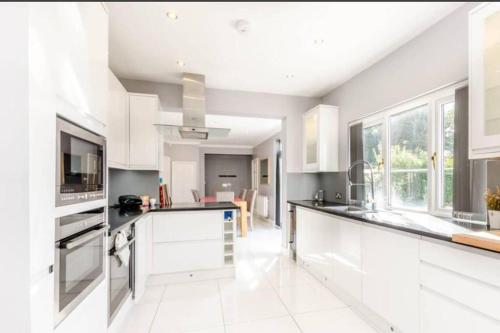 Luxury House in Pinner, 30 min to Central London!!