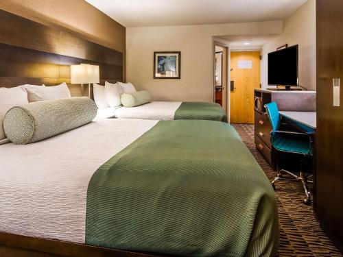 Clarion Pointe by Choice Hotels San Antonio