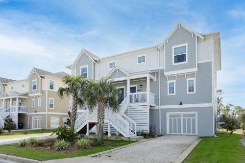 5 Bedroom With Umbrella Service, Clubhouse Amenities, and Beach Shuttle