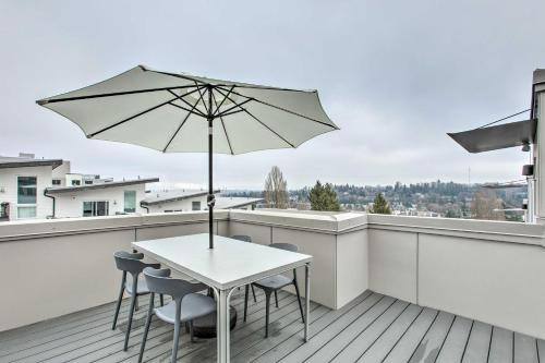 Modern Seattle Townhome, 10 Mi to Pike Place!