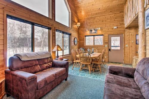 Cabin with Fireplace Less Than 1 Mile to Lakes and Golf