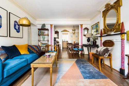 MAYFAIR 2-Bed Designer Flat in 1730s Private House