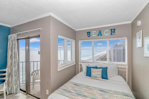 Angled Ocean View Studio with Incredible Views! Palace Resort 1005 - Sleeps 4 guests
