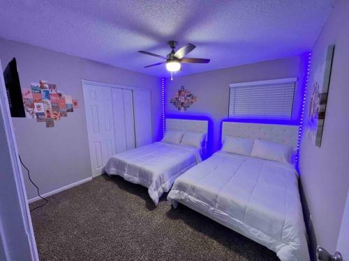 KING BED, Close to Six Flags, & Cowboys Stadium.