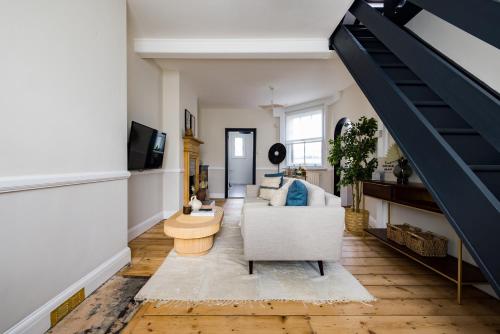 The London Bridge Escape - Stylish 2BDR House in the Heart of London