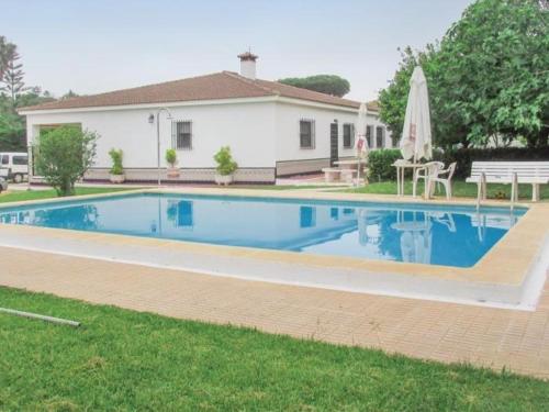 Chalet con piscina privada chiclana para familias y parejas