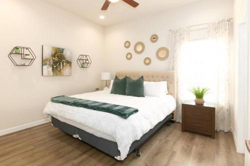 YOUR UPSCALE MODERN URBAN ADOBE - MED CTR - UNIT 6