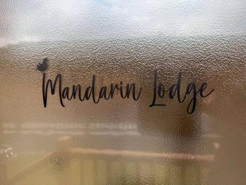 Mandarin Lodge with Hot Tub