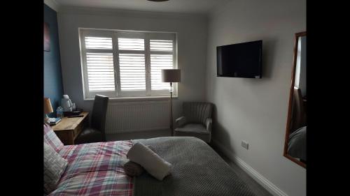 Room in Guest room - Apple House Wembley