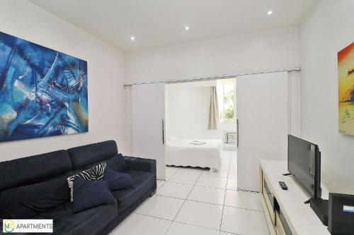 Apartamento Studio moderno com vista lateral para o mar na quadra da praia em Copacabana! Menor preço em Apartamento Studio moderno com vista lateral para o mar na quadra da praia em Copacabana!