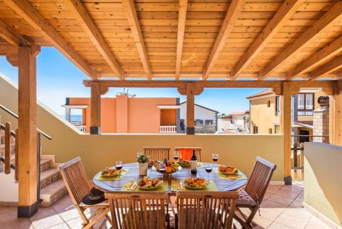6D Spectacular with jacuzzi and lounge area