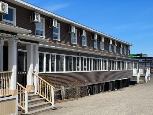 Harbourview Inn and Suites