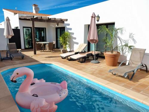 Beautiful spacious villa with heated pool and fast WiFi Lajares