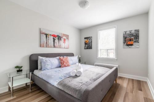 Cozy 1BR Apt with King Bed and Netflix - Near DT Hamilton