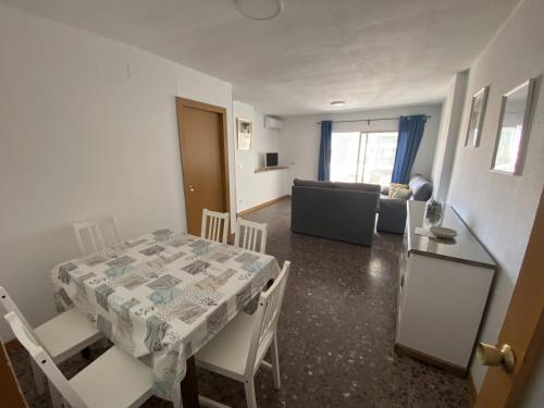 Zona de comedor en el apartamento