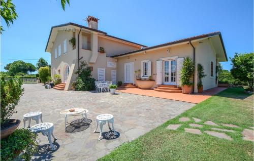 Stunning home in Lido di Camaiore with WiFi and 1 Bedrooms