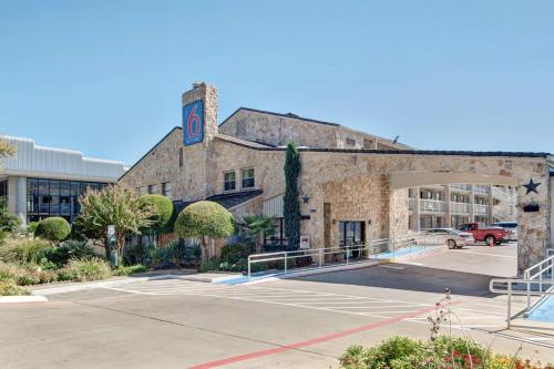 Motel 6-Dallas, TX - Forest Lane