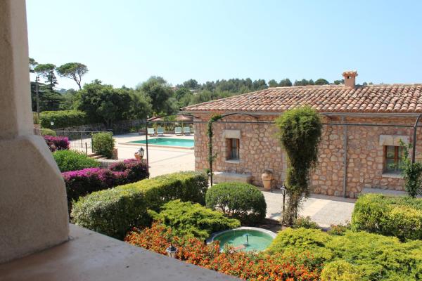 Vista de la piscina de Ca's Garriguer o alrededores