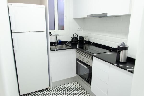 Una cocina o zona de cocina en Apartamento NUEVO con encanto en SAGRADA FAMILIA