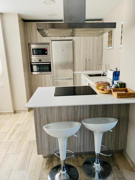Una cocina o zona de cocina en Apartamento de Lujo en Jerez, wifi y parking.