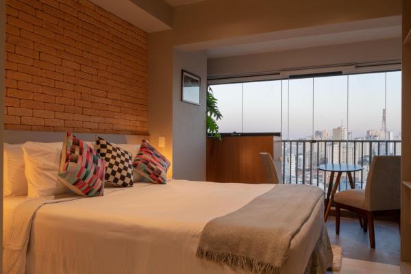 Cama o camas en una habitación de 360 ​​Suites Facto Paulista