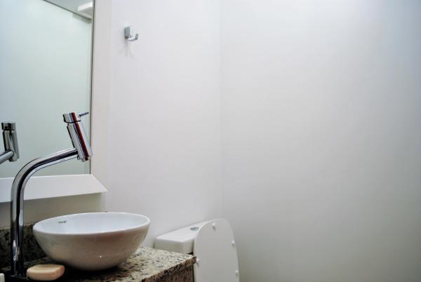 Un baño de Apartamento Moderno Centro Gramado
