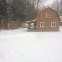 Dom s kuhnei na 4 spalni, отель в городе Laporovichi