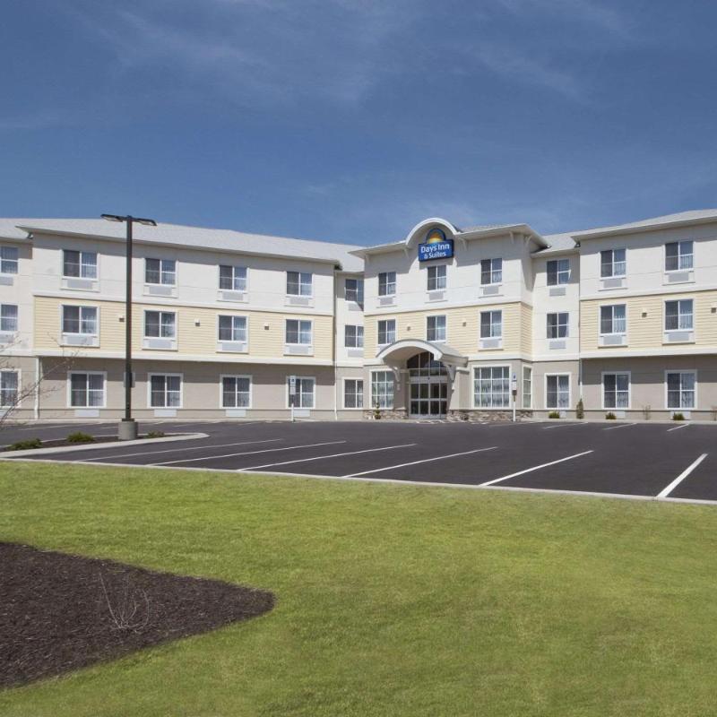 Days Inn & Suites by Wyndham Altoona