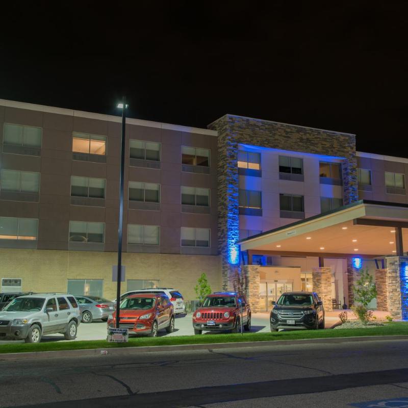 Holiday Inn Express & Suites - Warsaw - E Center, an IHG Hotel