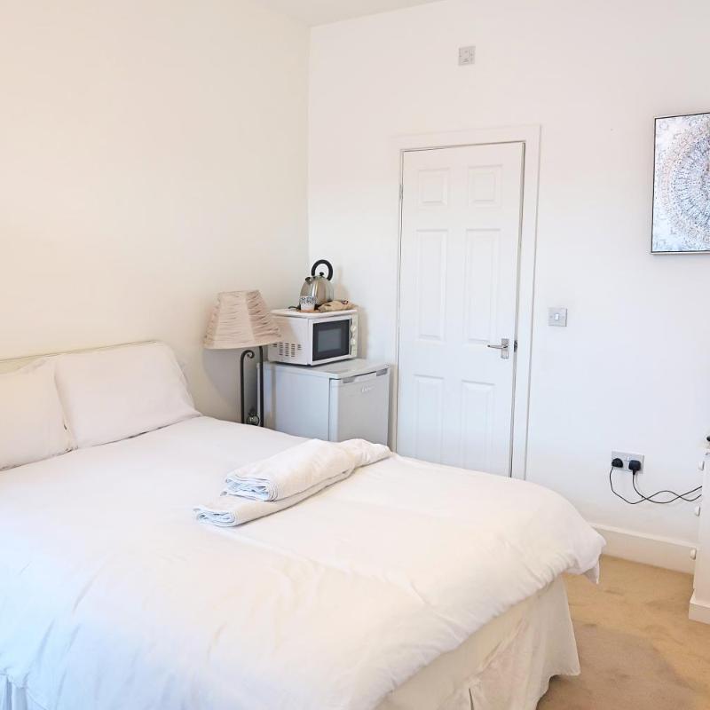 Whitburn House Free Internet TV Near Town Centre
