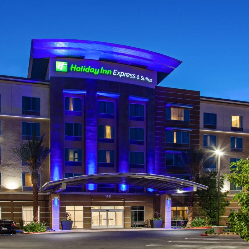 Holiday Inn Express & Suites Anaheim Resort Area, an IHG Hotel