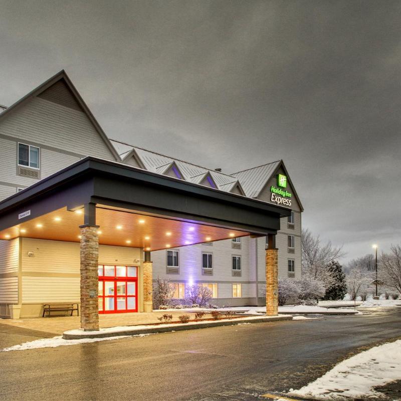 Holiday Inn Express & Suites - Lincoln East - White Mountains, an IHG Hotel