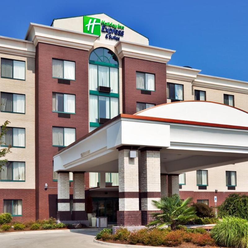 Holiday Inn Express Hotel & Suites Birmingham - Inverness 280, an IHG Hotel