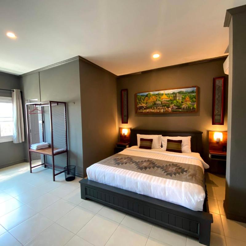 Patuxay Place