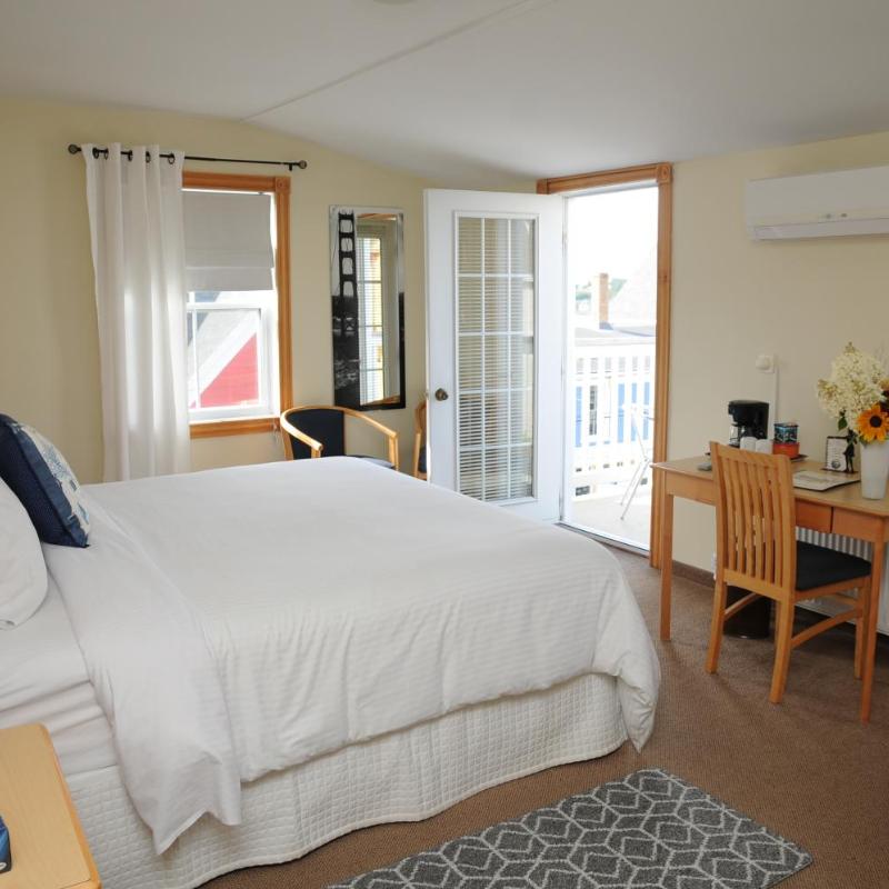 Smugglers Cove Inn