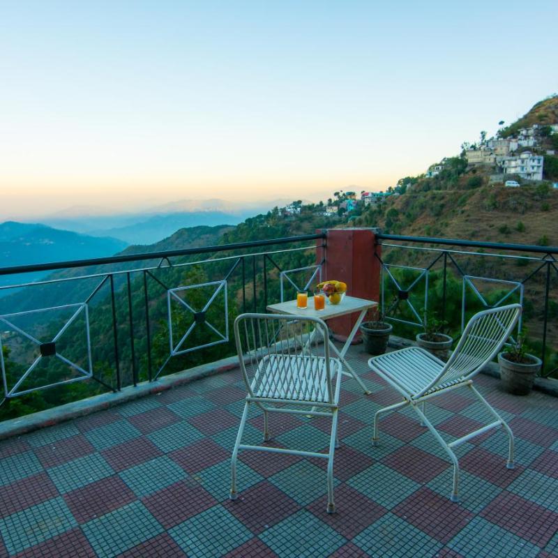 LivingStone 2BHK Cozy Homestay in Kasauli Hills