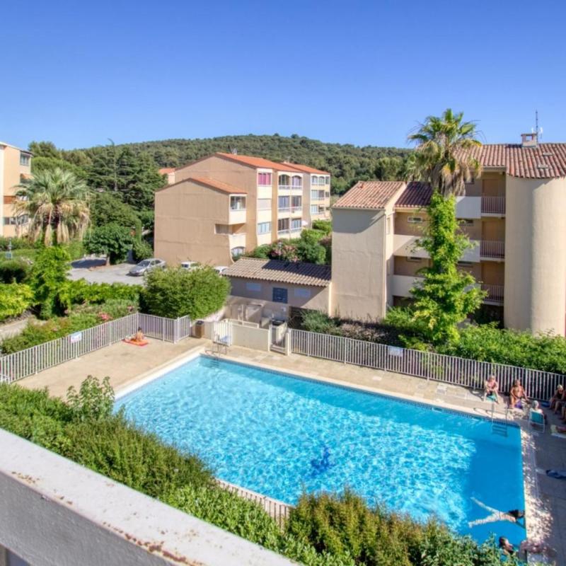 Charming Apartment In Residence With Swimming Pool