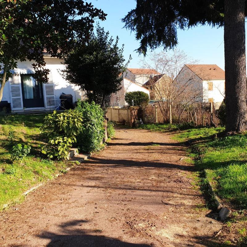 Maison d'une chambre avec terrasse et wifi a Argenteuil