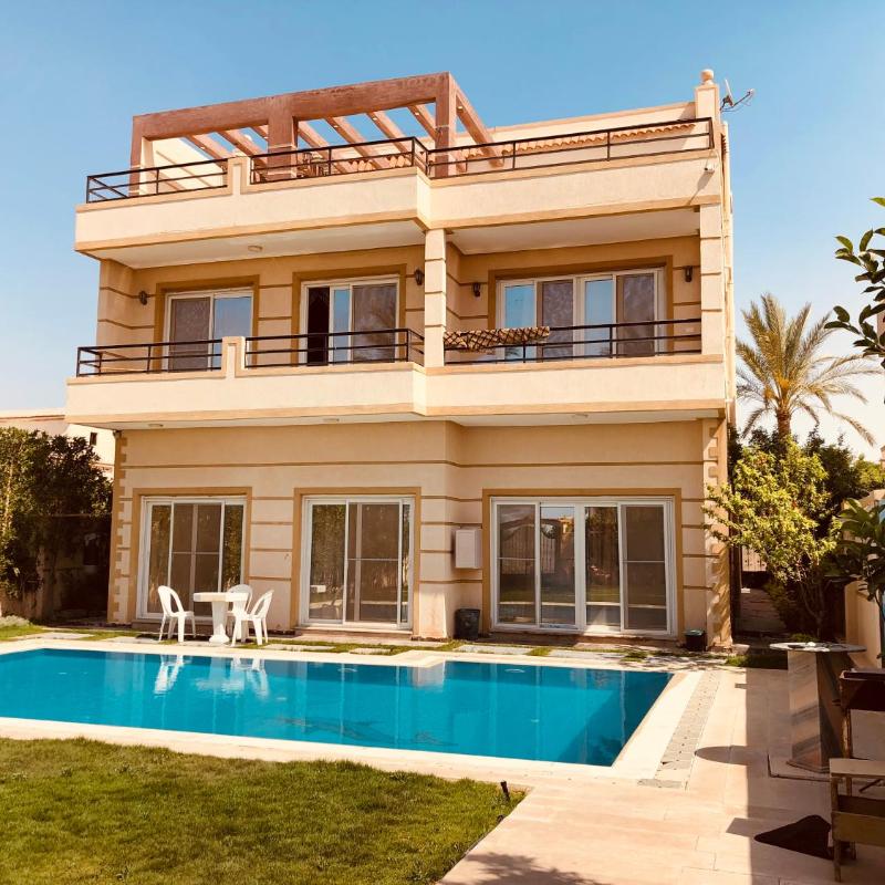 Lovely 5- bedroom with Overflow Pool with Nice Garden at Green Oasis Resort