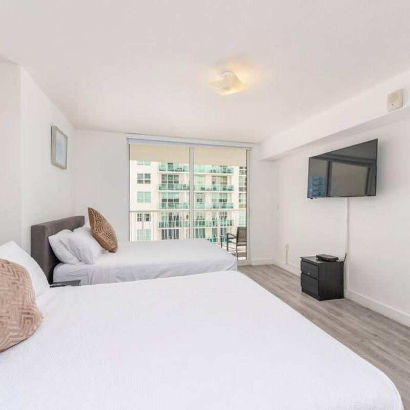 Gorgeous 2BR in the Heart of Brickell, Free Parking