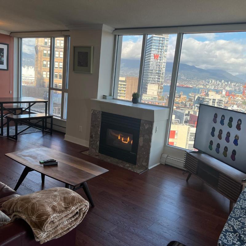 3 BED 2 BATH DOWNTOWN VANCOUVER WATER AND CITY VIEWS