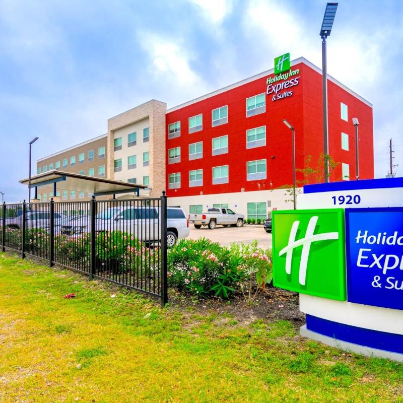 Holiday Inn Express & Suites - Houston IAH - Beltway 8, an IHG Hotel