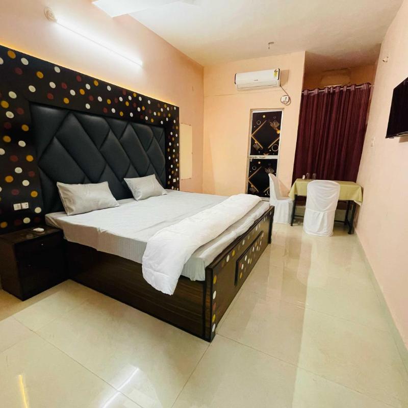 OYO 70101 Hotel Green Park