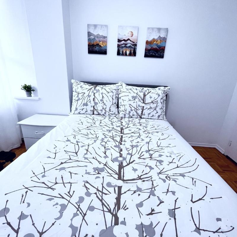 Lovely 1bedroom apartment in Midtown Toronto