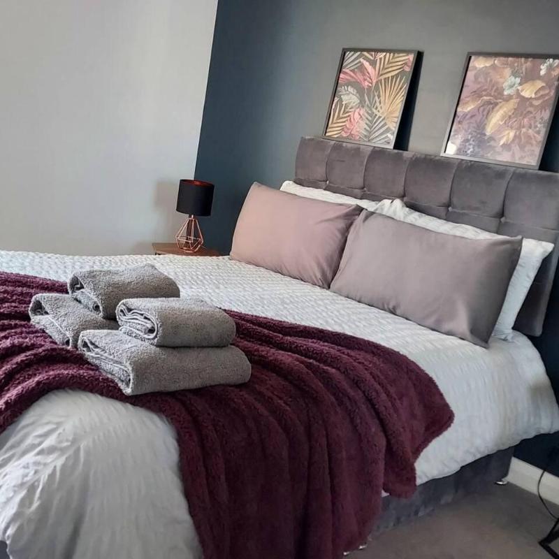 Modern 2 bed apartment city centre WiFi